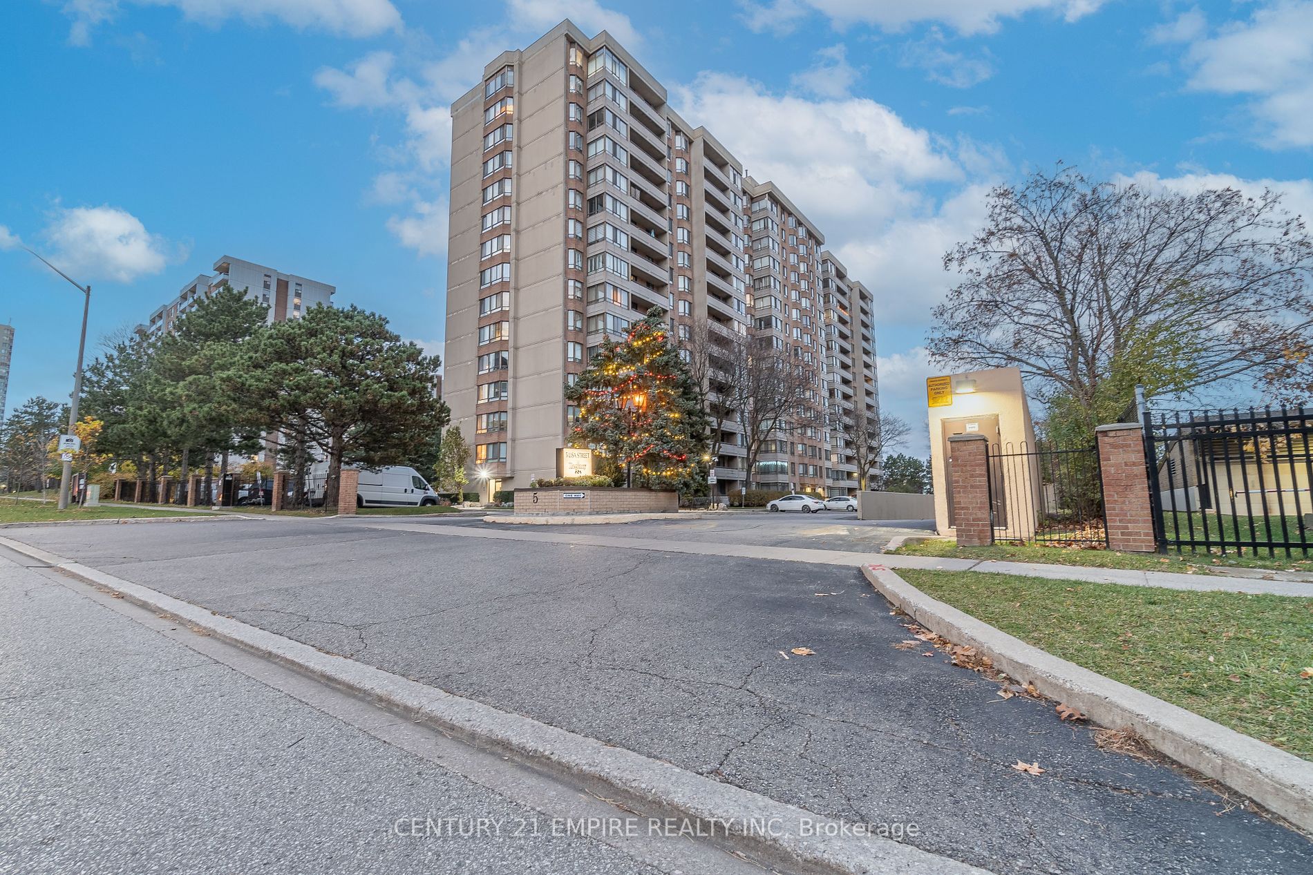 5 Lisa St, Brampton, Ontario, Queen Street Corridor