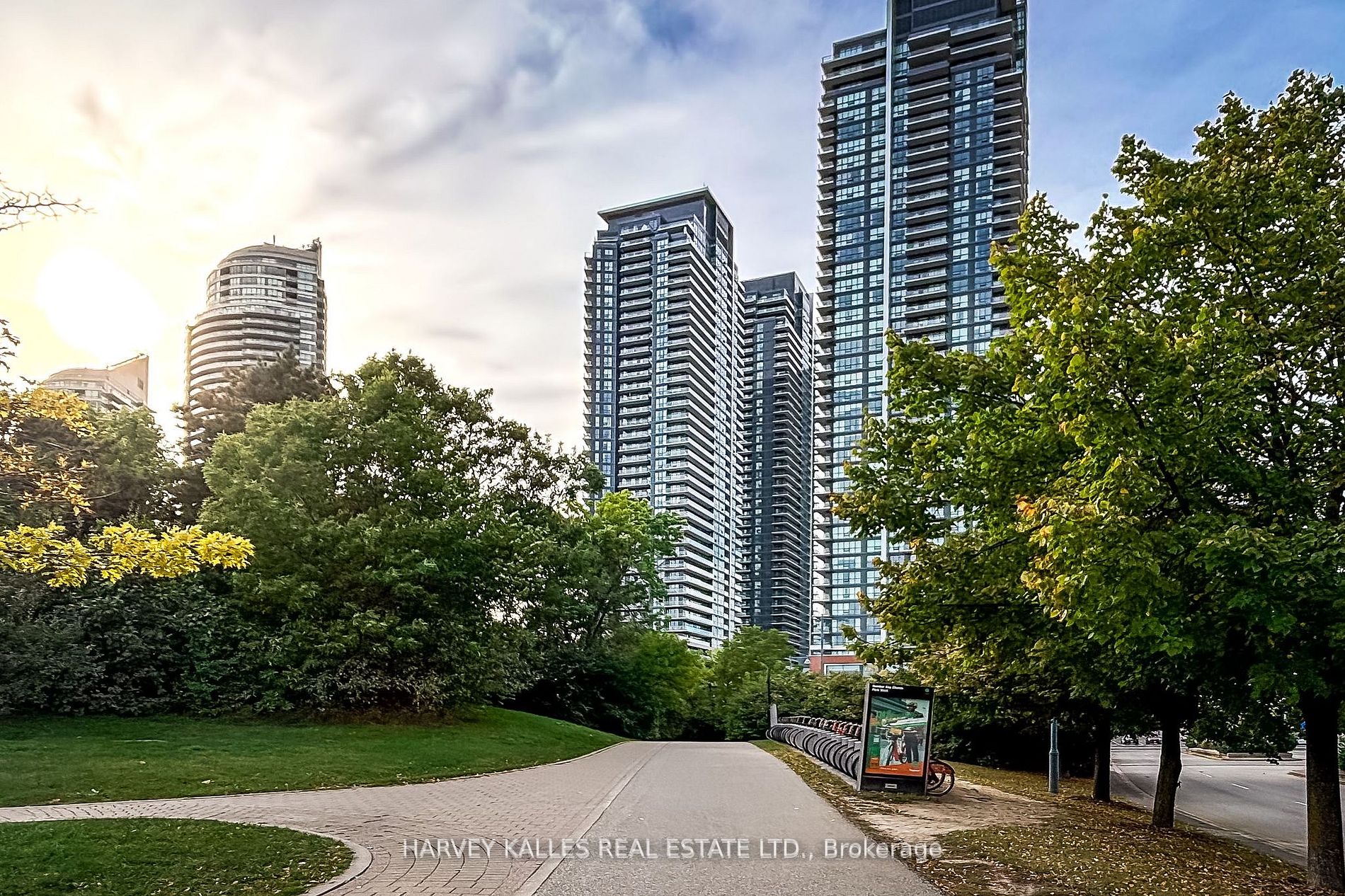 2212 Lakeshore Blvd W, Toronto, Ontario, Mimico