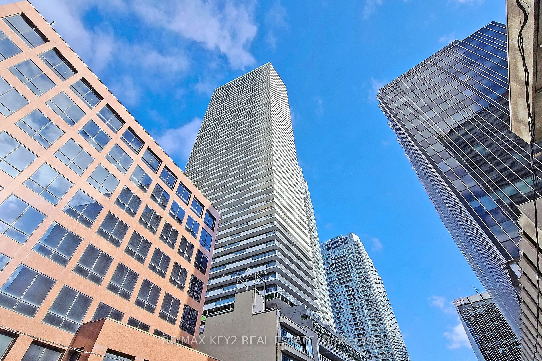 2221 Yonge St, Toronto, Ontario, Mount Pleasant West