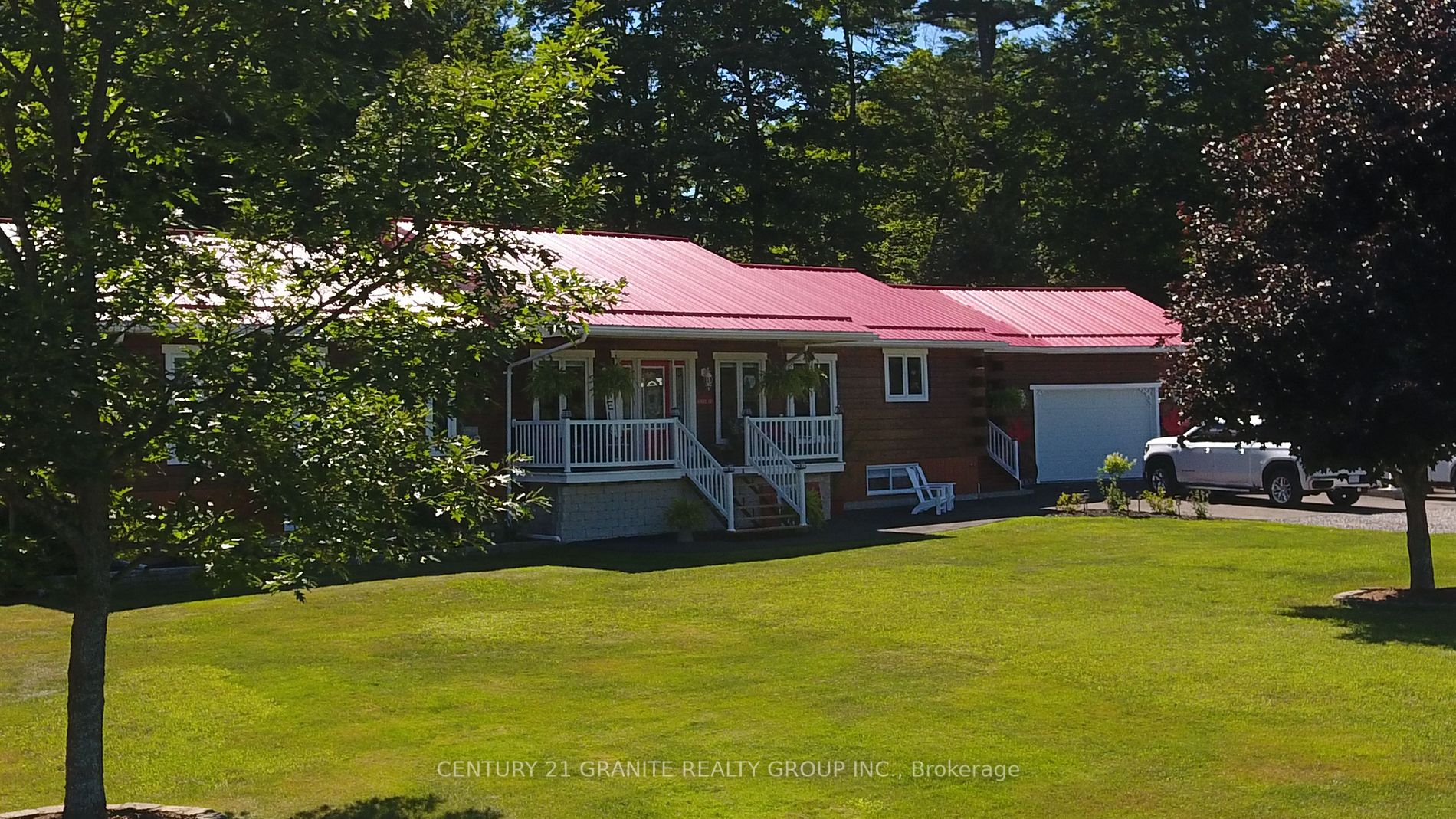 1585 East Road Loop, Hastings Highlands, Ontario, 