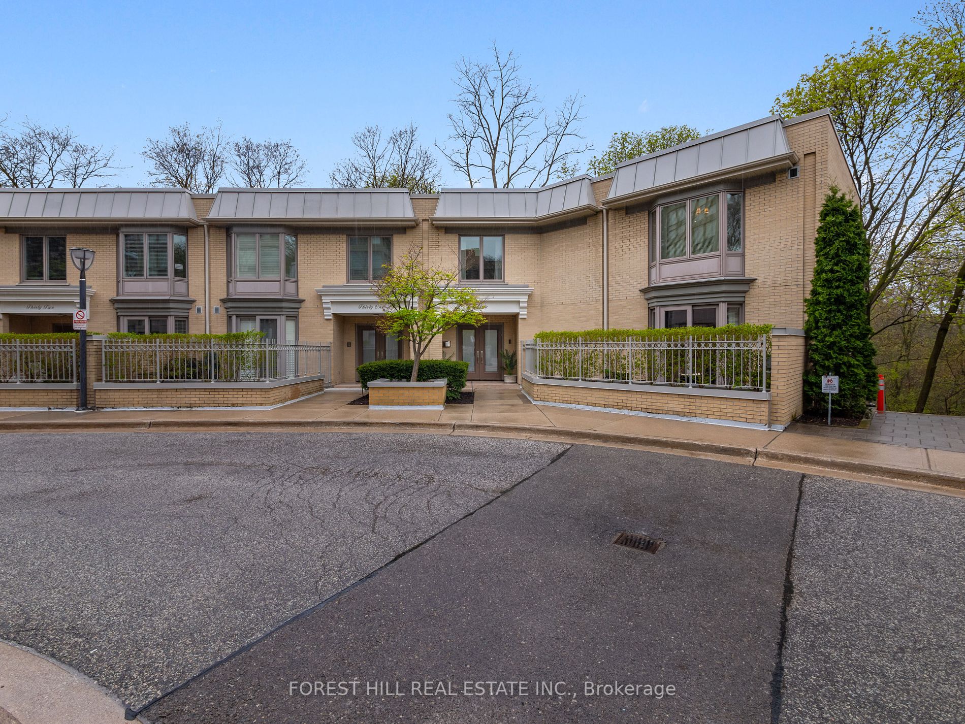 30 Lower Village Gate, Toronto, Ontario, Forest Hill South