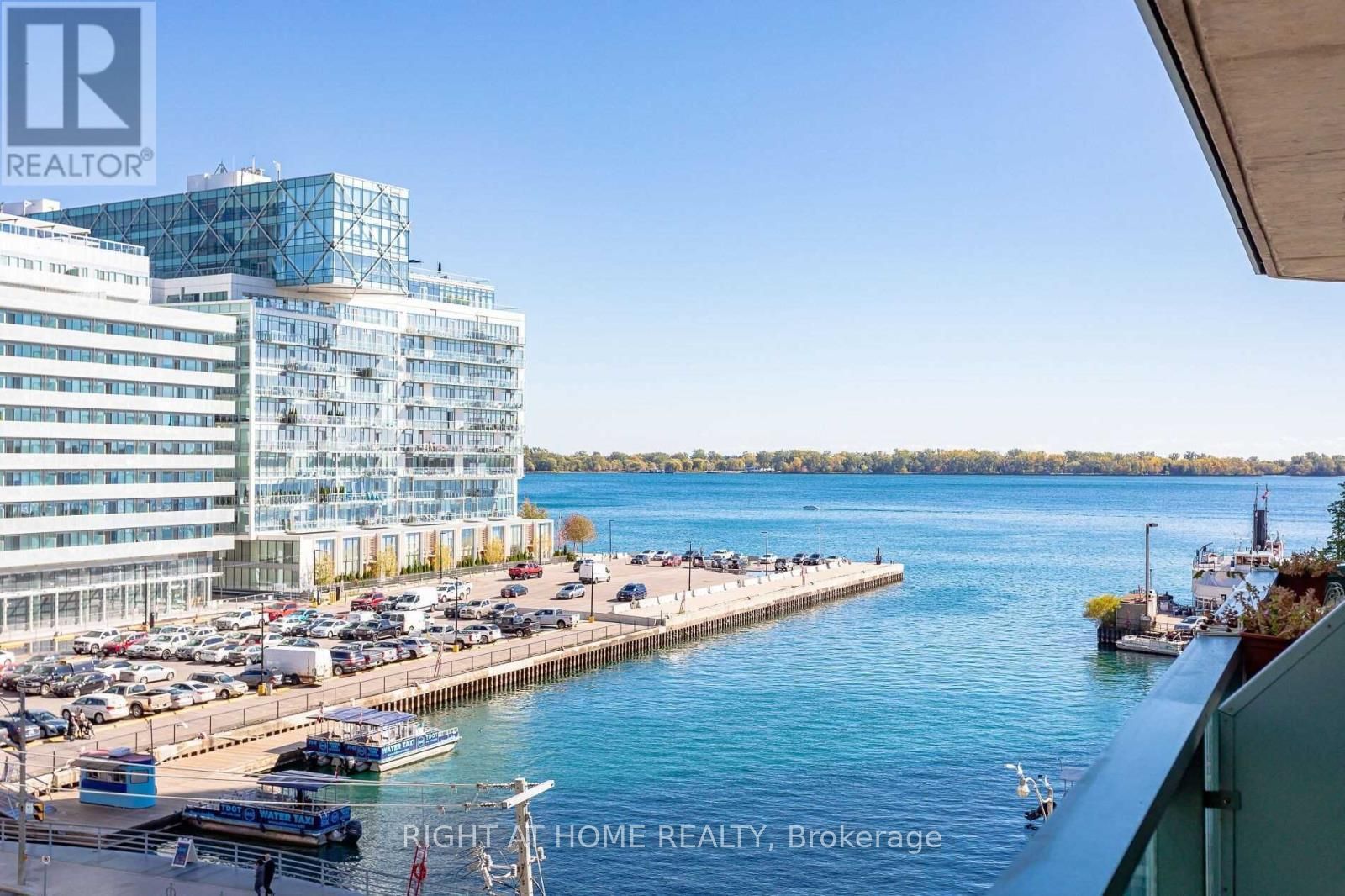 10 Queens Quay W, Toronto, Ontario, Waterfront Communities C1