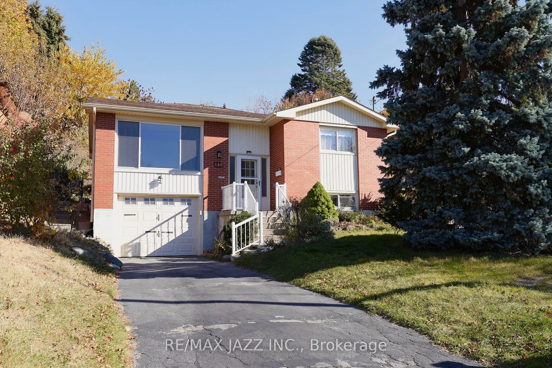 135 Springdale Cres, Oshawa, Ontario, Donevan