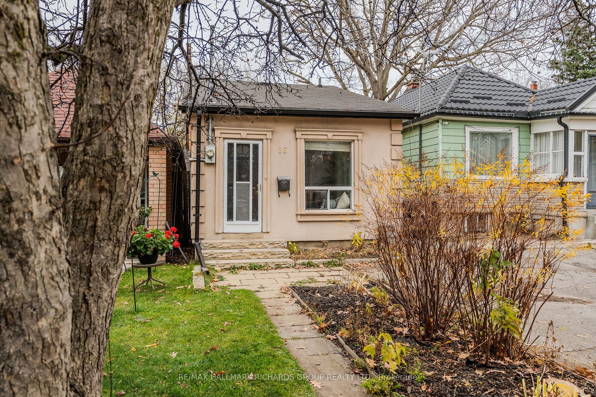 35 Kenworthy Ave, Toronto, Ontario, Oakridge