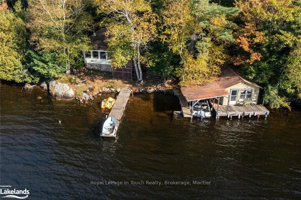 18 HEALEY LAKE, The Archipelago, Ontario, 