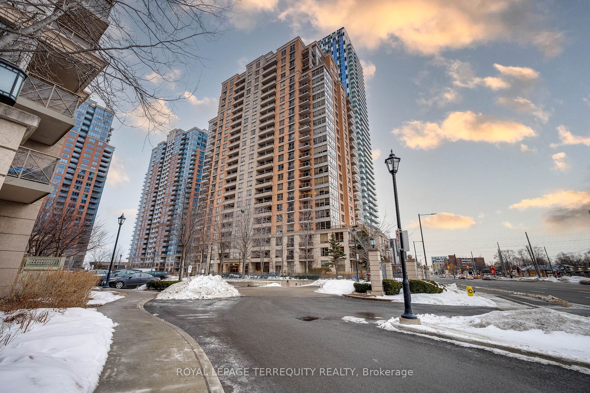 5233 Dundas St W, Toronto, Ontario, Islington-City Centre West