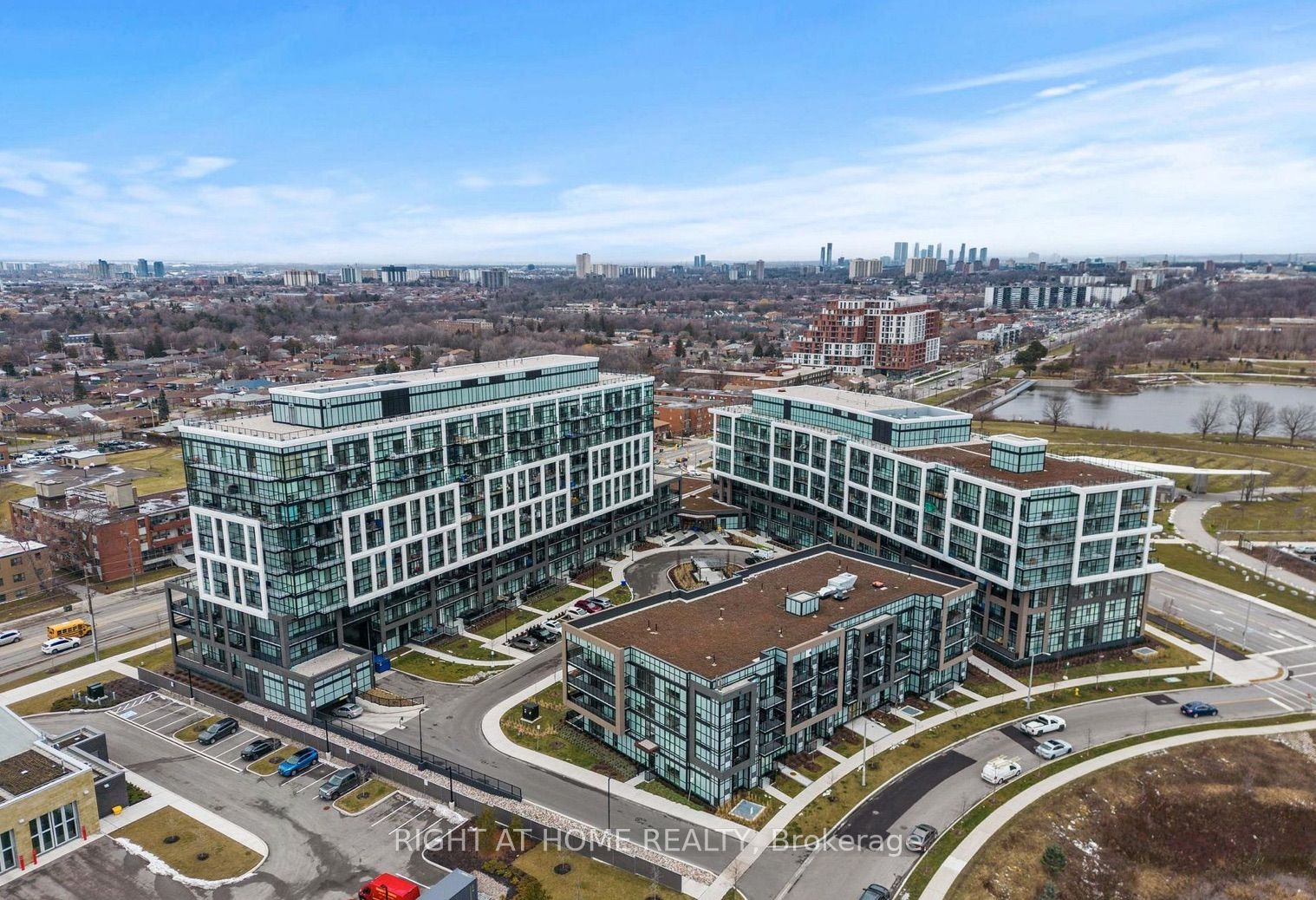 50 George Butchart Dr, Toronto, Ontario, Downsview-Roding-CFB