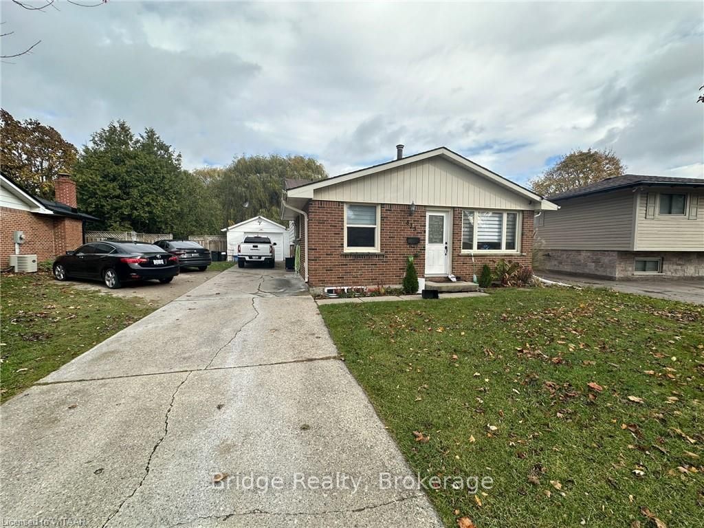 833 PAVEY St, Woodstock, Ontario, Woodstock - South