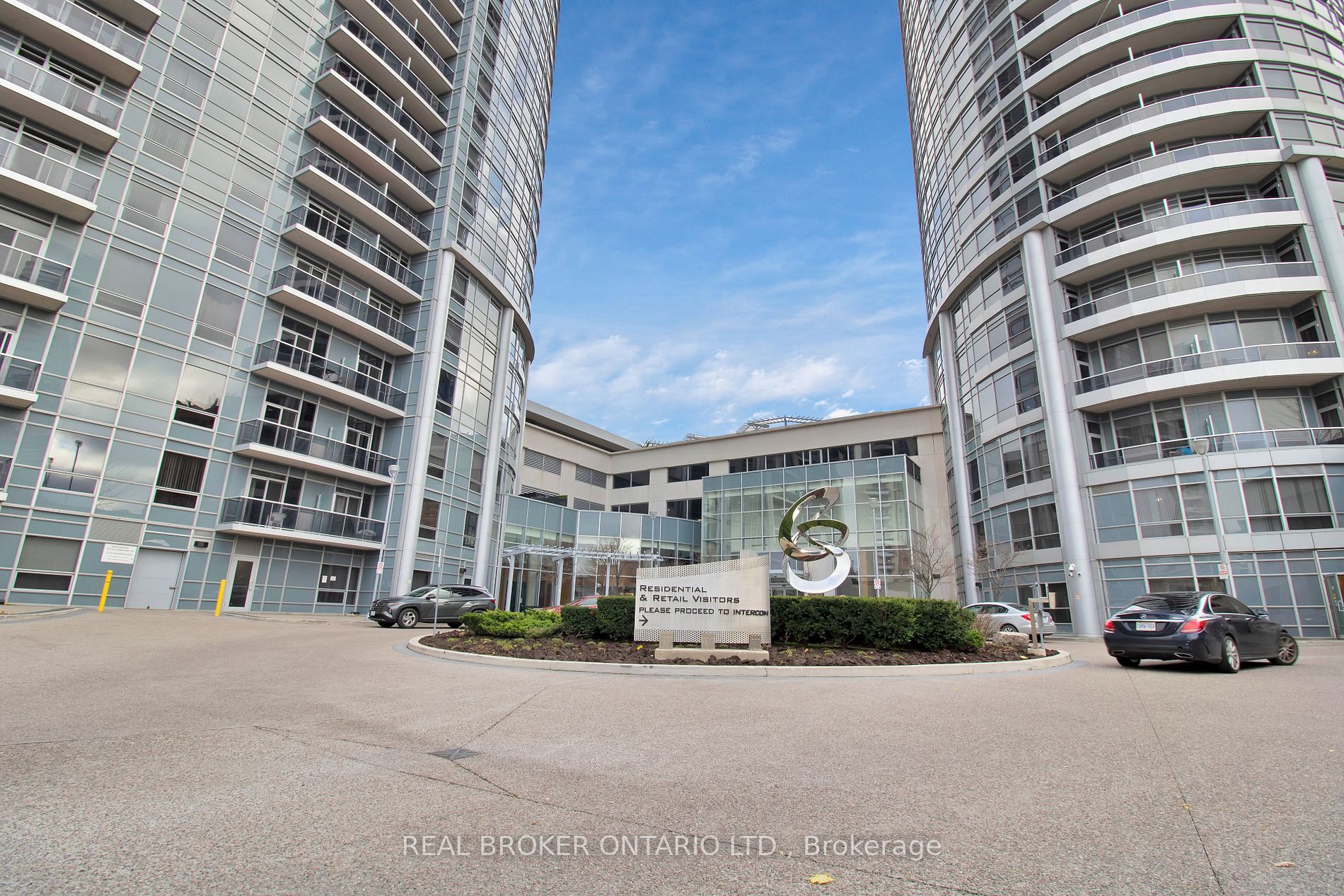 135 Village Green Sq, Toronto, Ontario, Agincourt South-Malvern West