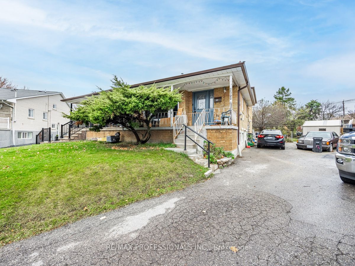 29 Bemberg Crt, Toronto, Ontario, Elms-Old Rexdale