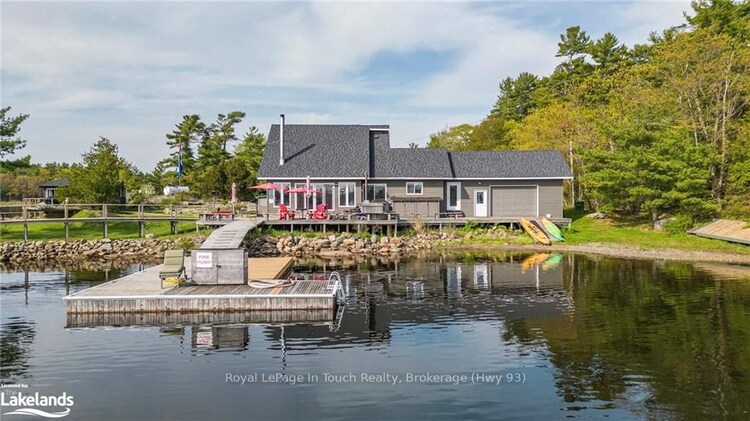 B55-19 MOON Island, The Archipelago, Ontario, 