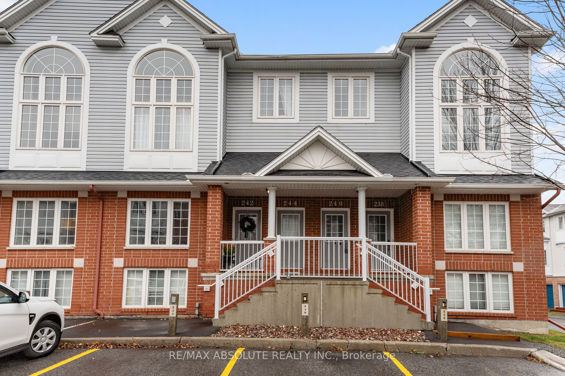 240 Gershwin Pivate, Bells Corners and South to Fallowfield, Ontario, 7802 - Westcliffe Estates