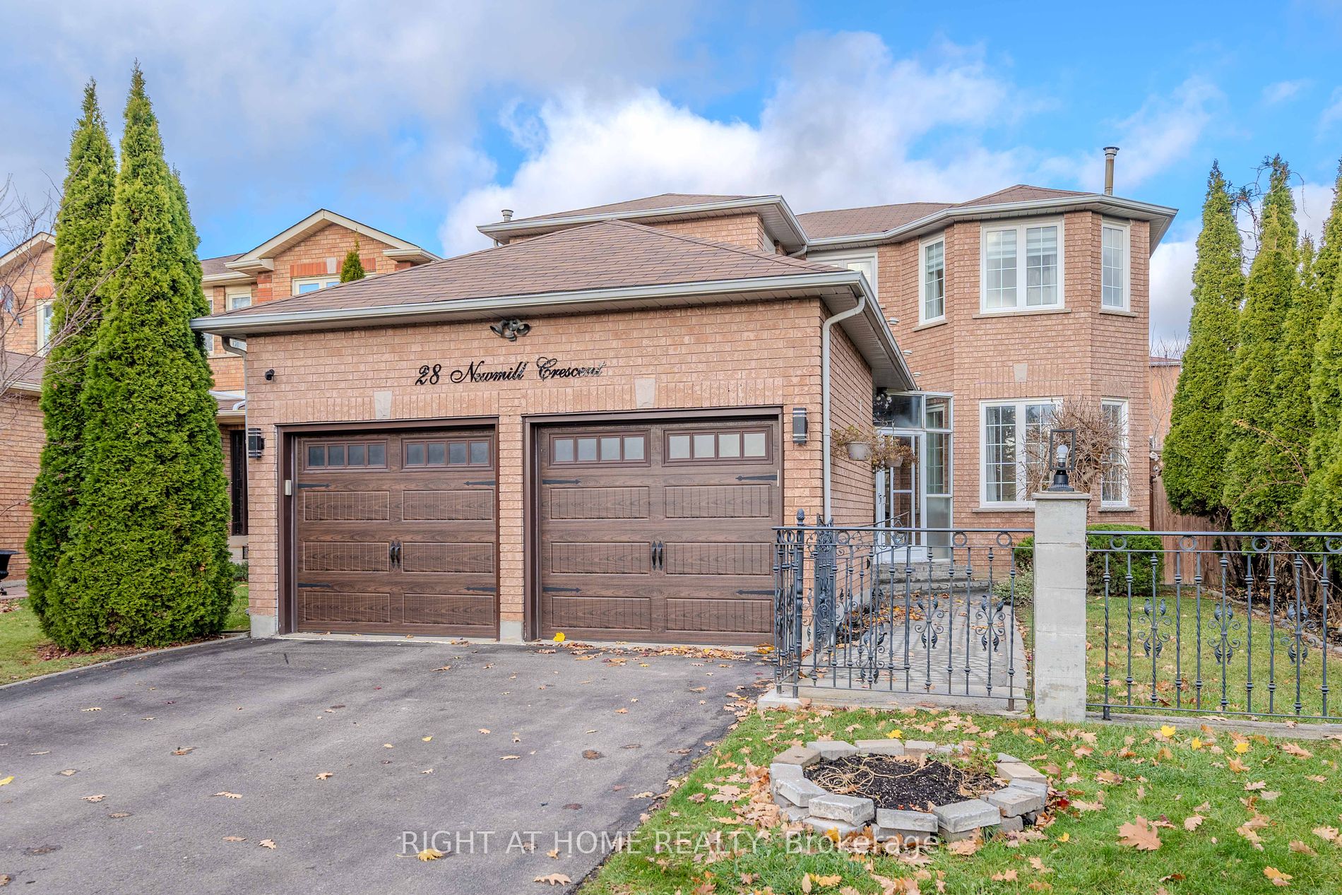 28 Newmill Cres, Richmond Hill, Ontario, Devonsleigh