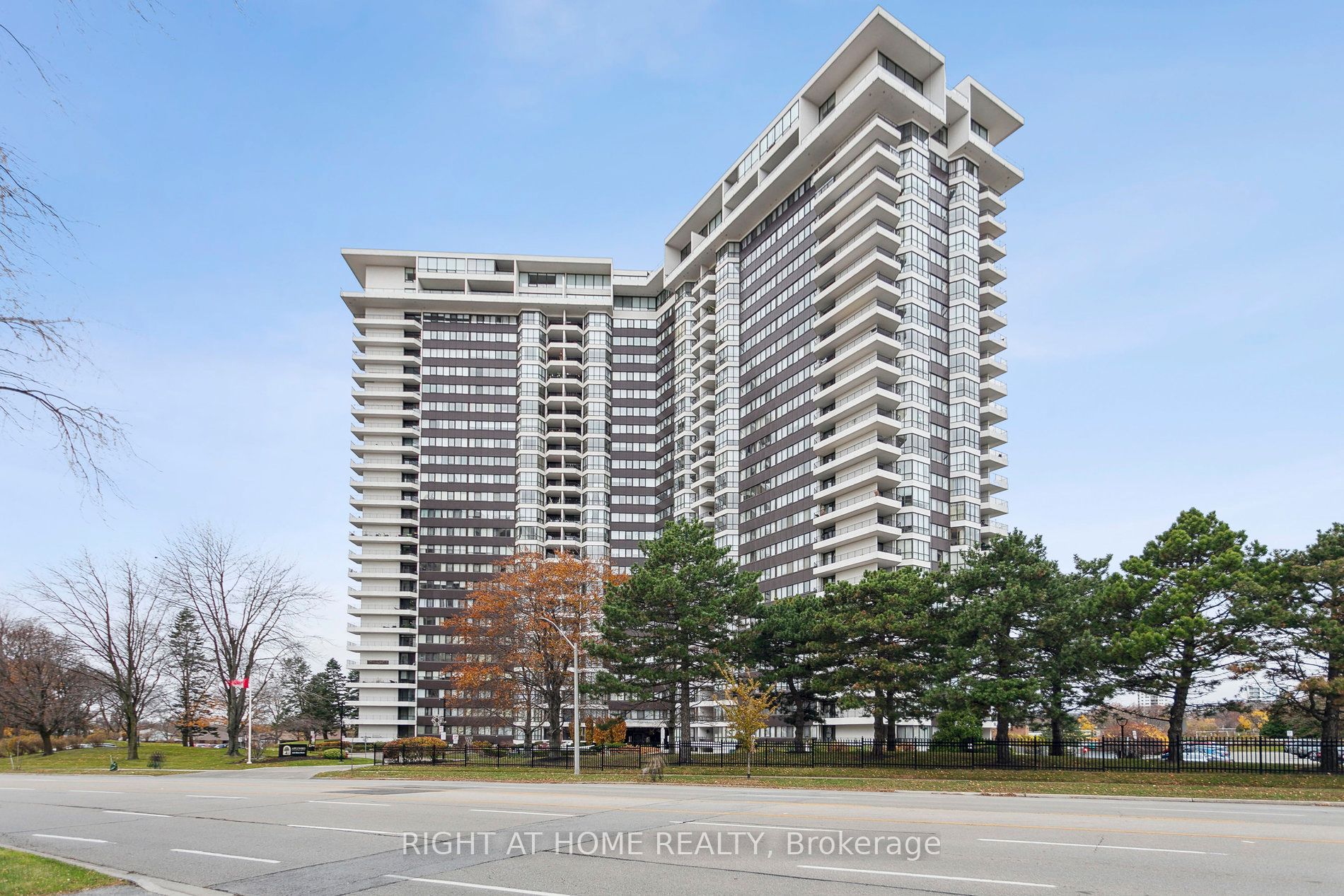 1333 Bloor St, Mississauga, Ontario, Applewood