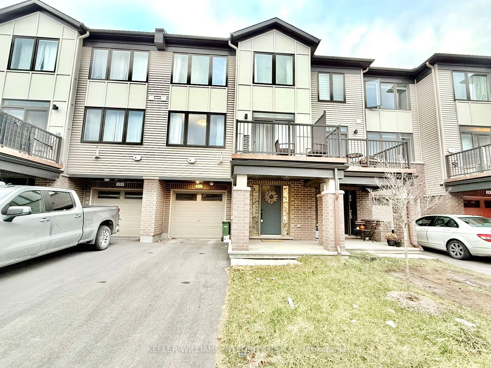 237 ANYOLITE Private  N, Barrhaven, Ontario, 7704 - Barrhaven - Heritage Park