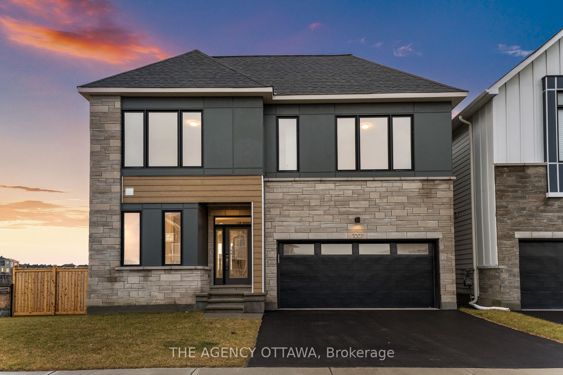 1007 Canoe St, Barrhaven, Ontario, 7704 - Barrhaven - Heritage Park