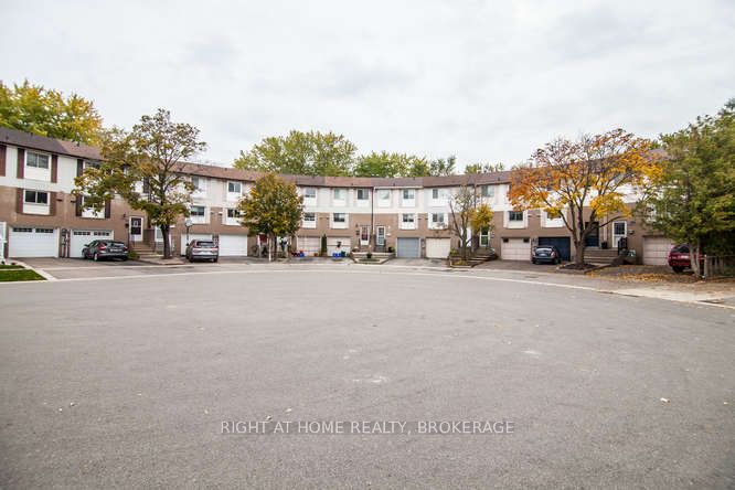 62 Onslow Crt W, Oakville, Ontario, 1003 - CP College Park