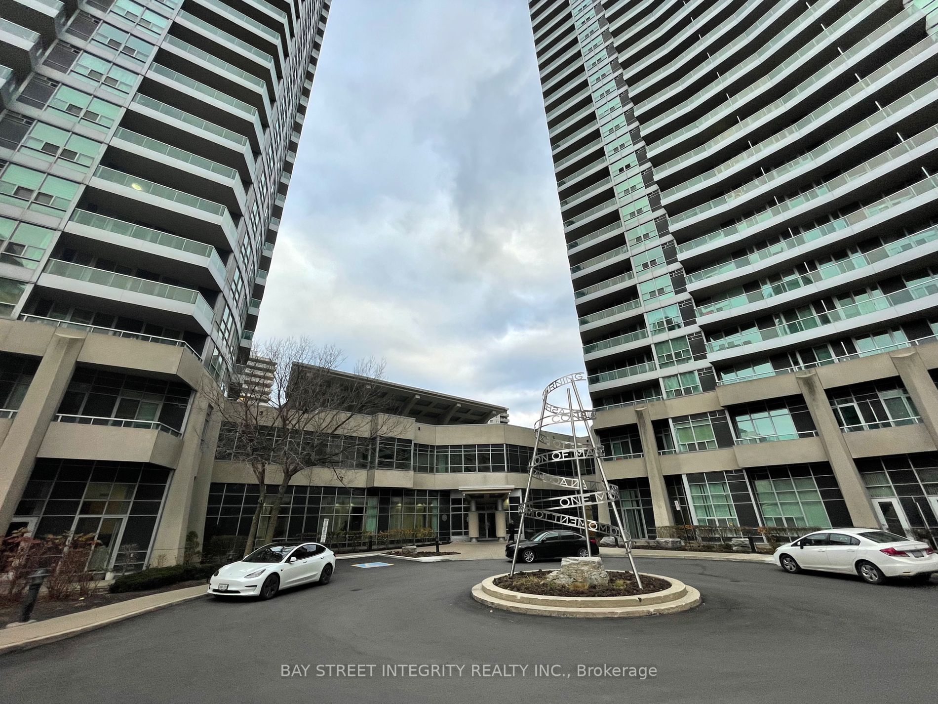 1 Elm Dr, Mississauga, Ontario, City Centre