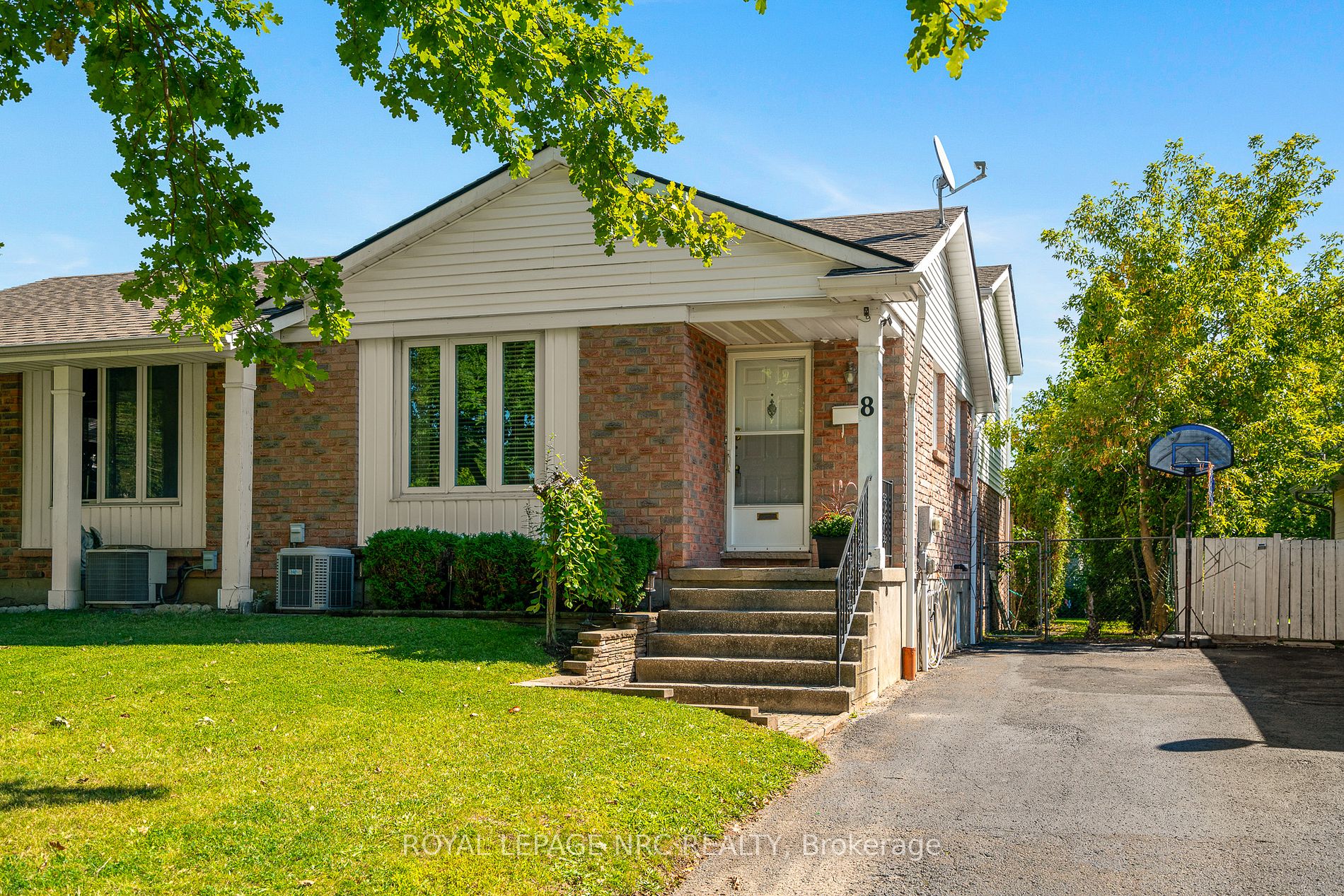 8 Mcnicholl Circ E, St. Catharines, Ontario, 446 - Fairview