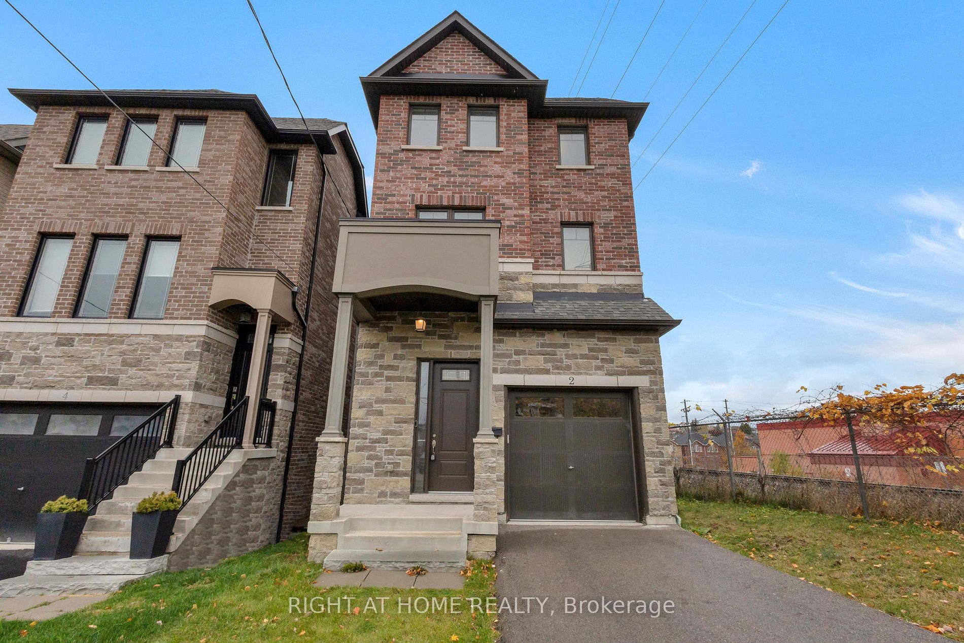 2 Helen Ave, Toronto, Ontario, Caledonia-Fairbank