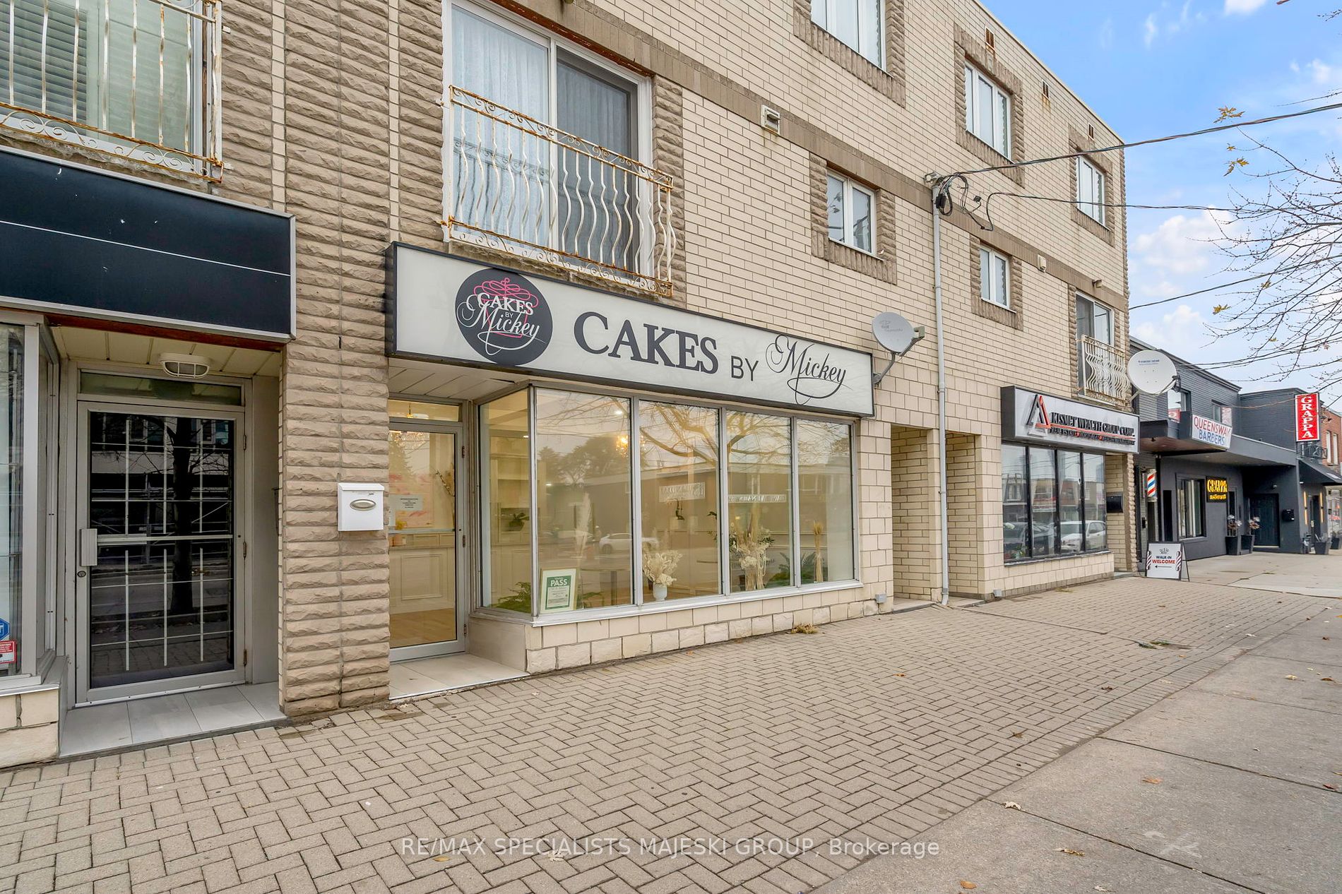 696 The Queensway, Toronto, Ontario, Stonegate-Queensway