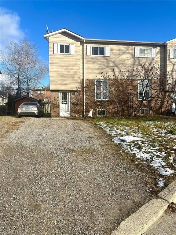 22 DOVER Crt, North Bay, Ontario, 