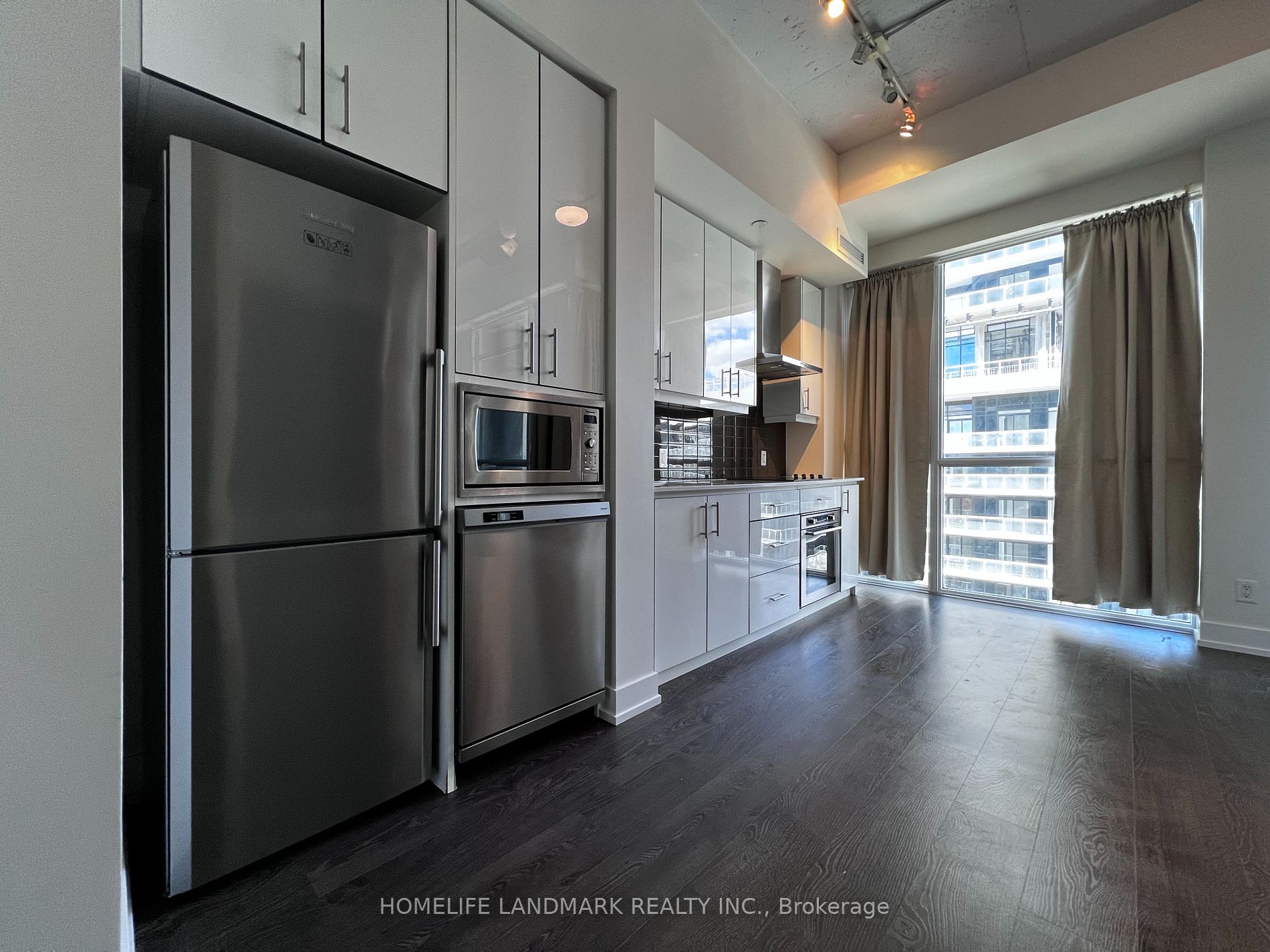 75 The Donway  W, Toronto, Ontario, Banbury-Don Mills