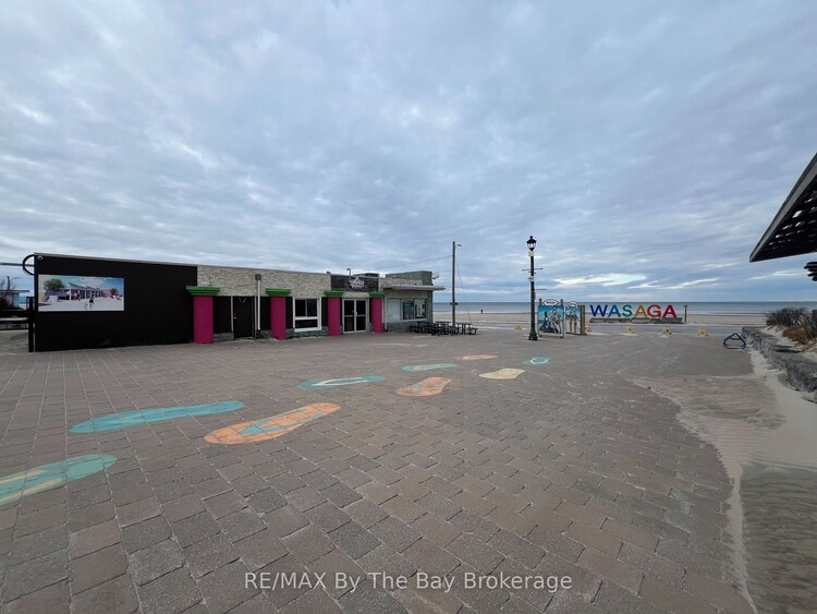 10 Main St W, Wasaga Beach, Ontario, Wasaga Beach