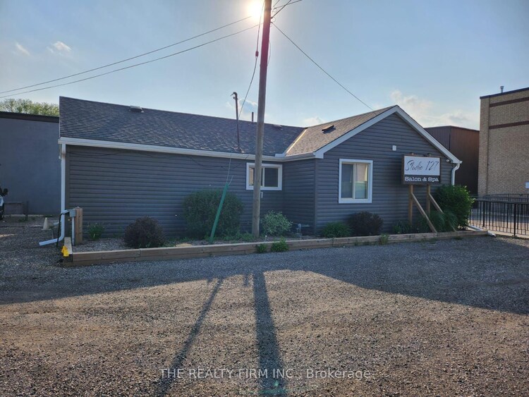 1302 Swan St, North Dumfries, Ontario, 