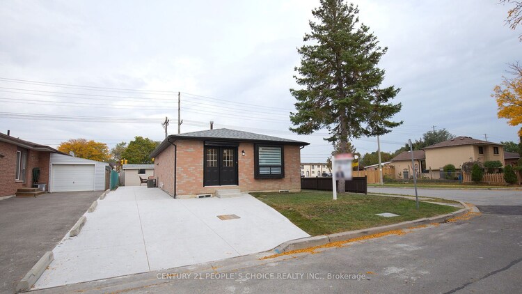 2 Betteridge Lane W, Toronto, ON, West Humber-Clairville