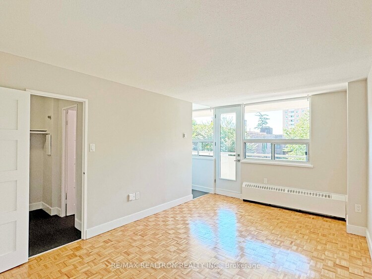 1500 Bathurst St, Toronto, Ontario, Humewood-Cedarvale