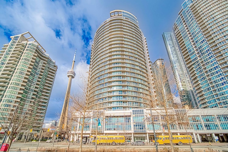 218 Queens Quay W, Toronto, Ontario, Waterfront Communities C1