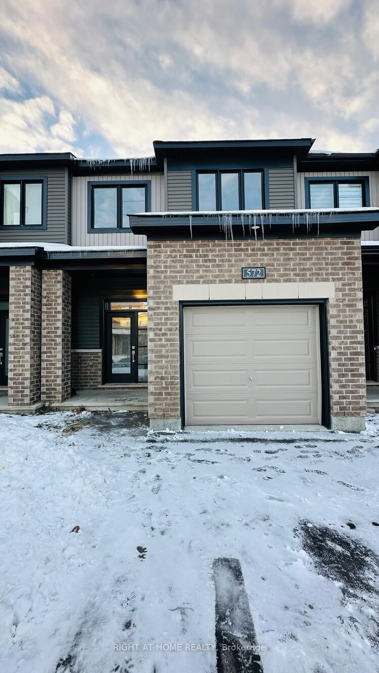 572 Lilith St, Barrhaven, Ontario, 7704 - Barrhaven - Heritage Park