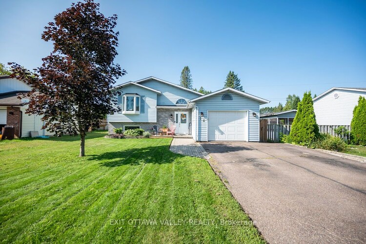 14 Church St, Laurentian Hills, Ontario, 511 - Chalk River and Laurentian Hills South