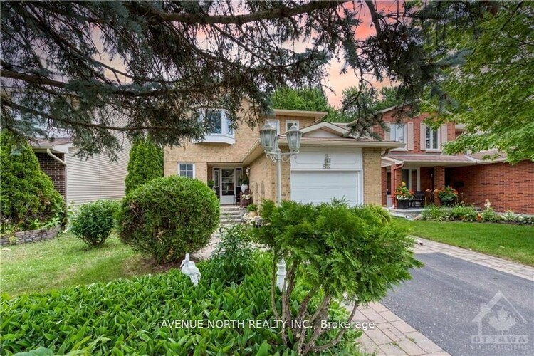 54 PINETRAIL Cres, South of Baseline to Knoxdale, Ontario, 7607 - Centrepointe