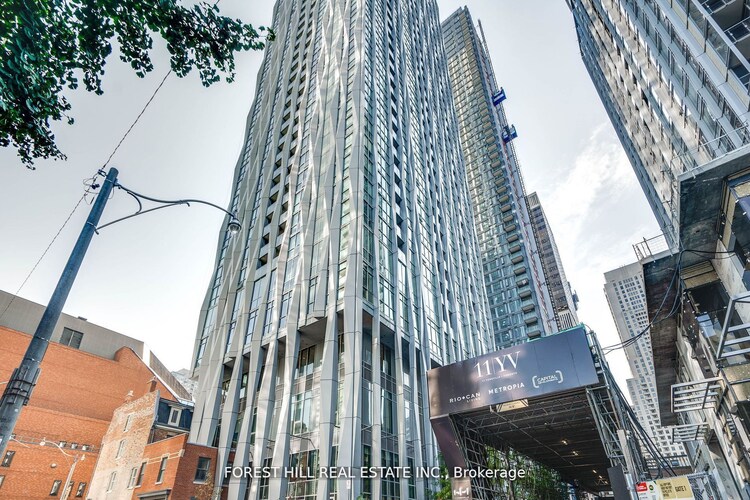 1 Yorkville Ave, Toronto, Ontario, Annex