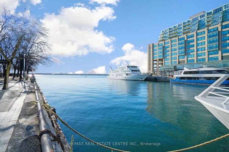 99 Harbour Sq, Toronto, Ontario, Waterfront Communities C1