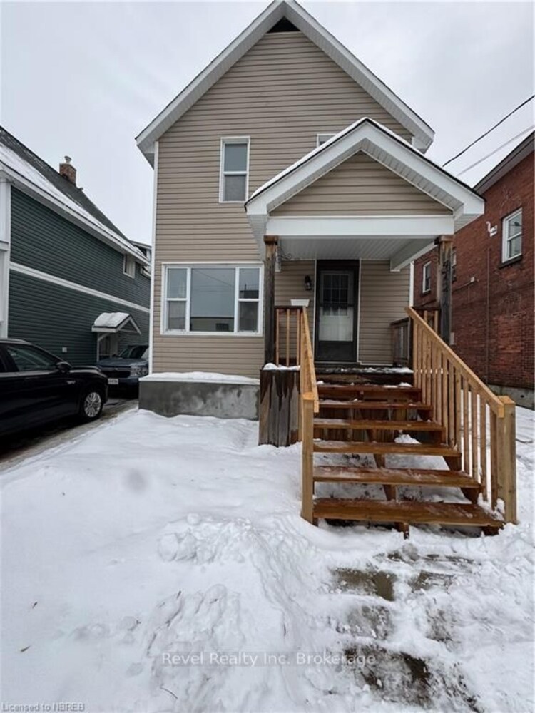 472 FIRST AVE W, North Bay, Ontario, 