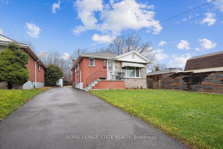 584 East 27th St, Hamilton, Ontario, Burkholme