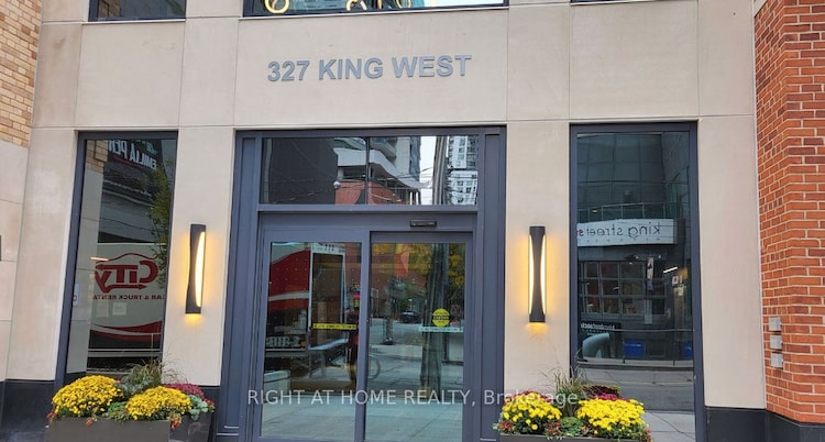 327 King St W, Toronto, Ontario, Waterfront Communities C1