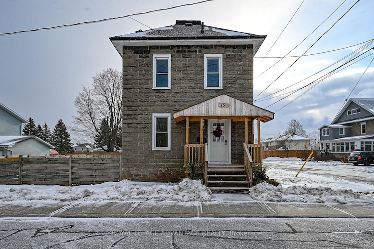 15 Thomas St, Smiths Falls, Ontario, 901 - Smiths Falls