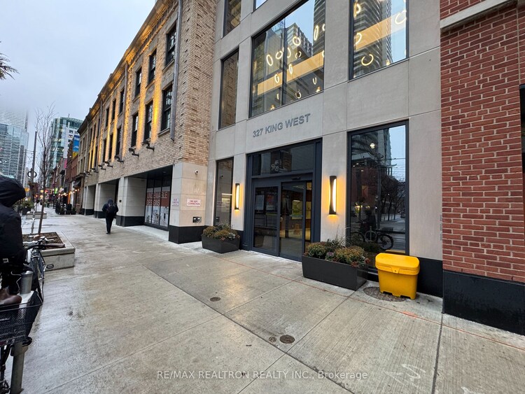 327 King St W, Toronto, Ontario, Waterfront Communities C1