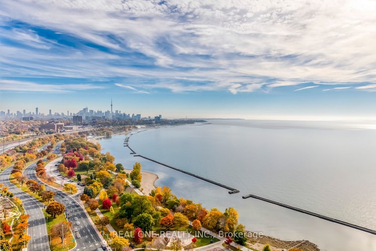 1926 lakeshore Blvd W, Toronto, Ontario, High Park-Swansea