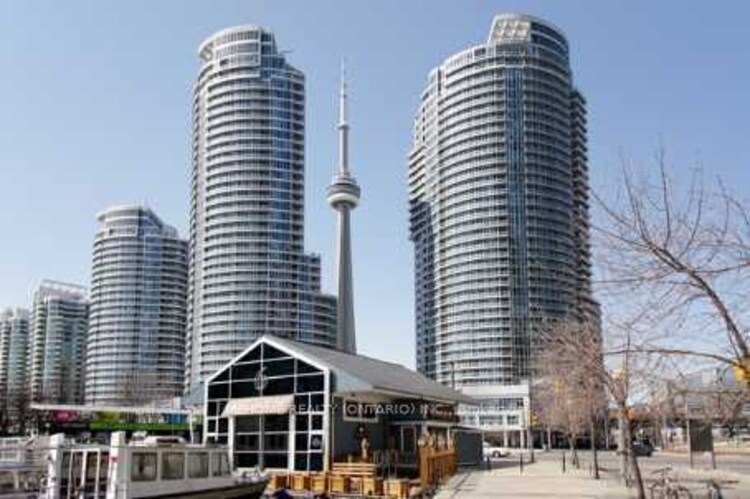 218 Queens Quay W, Toronto, Ontario, Waterfront Communities C1