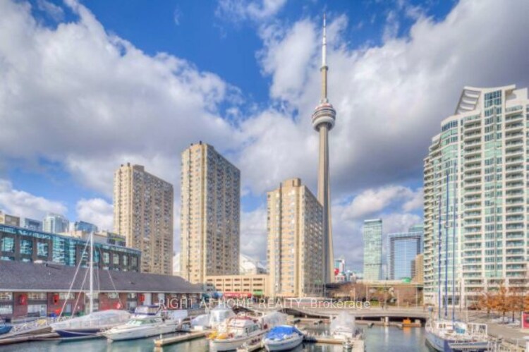 270 Queens Quay W, Toronto, Ontario, Waterfront Communities C1