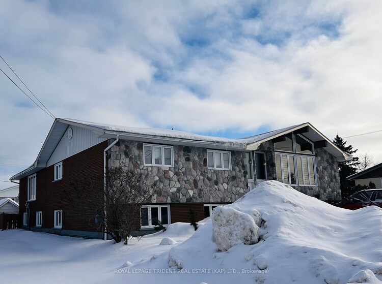 2 Erickson Ave, Kapuskasing, Ontario, Kapuskasing