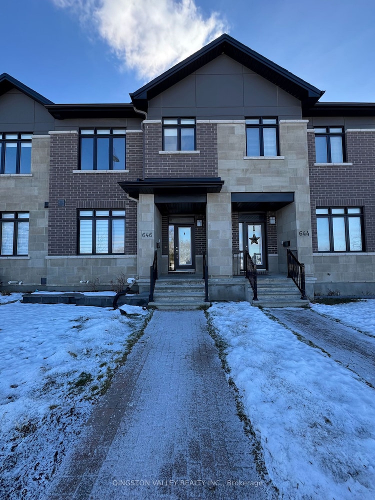 646 Mikinak Rd, Manor Park - Cardinal Glen and Area, Ontario, 3104 - CFB Rockcliffe and Area