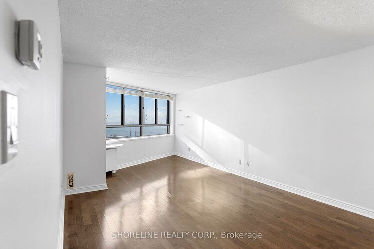 250 Queens Quay W, Toronto, Ontario, Waterfront Communities C1