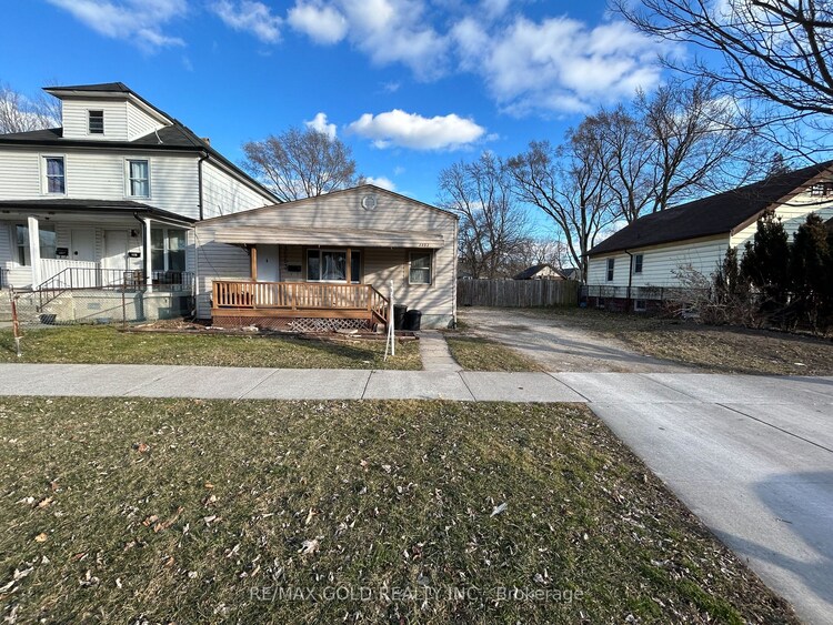 3553 King St, Windsor, Ontario, 