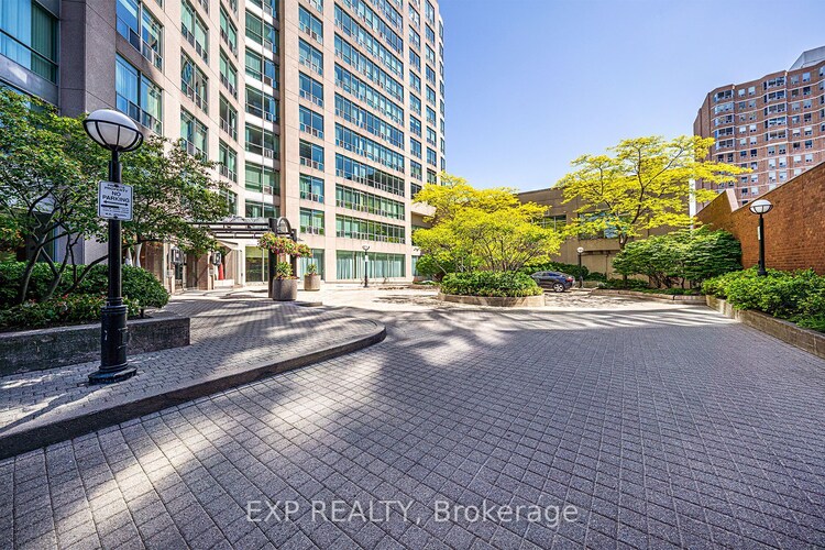 942 Yonge St S, Toronto, Ontario, Annex